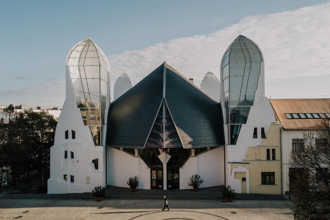 Giant onions of Makó Discovering the buildings designed by Imre Makovecz